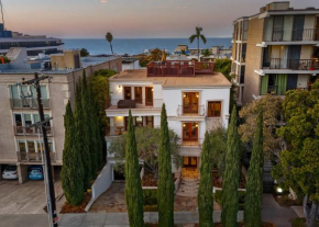 Grand Retreat Rooftop Bliss and Ocean Views